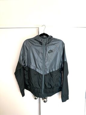 Nike Two-Tone Green/Grey Windbreaker Jacket